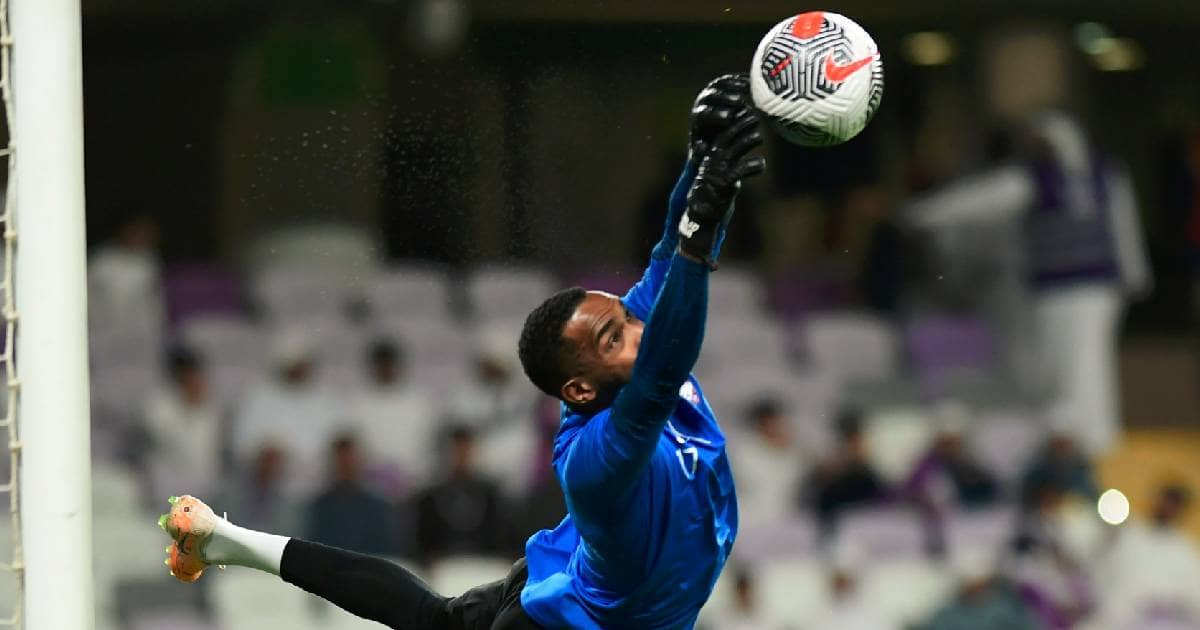جانب من تدريبات حارس مرمى نادي العين الإماراتي