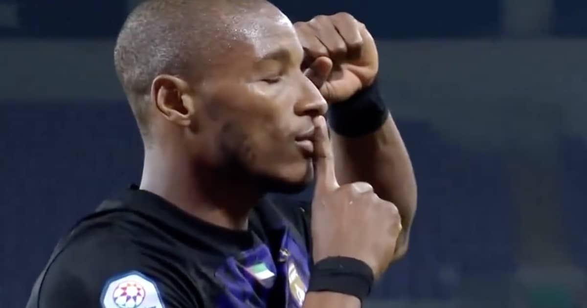 احتفال لابا كودجو بعد هدفه الرأسي أمام الشارقة في الدوري الإماراتي