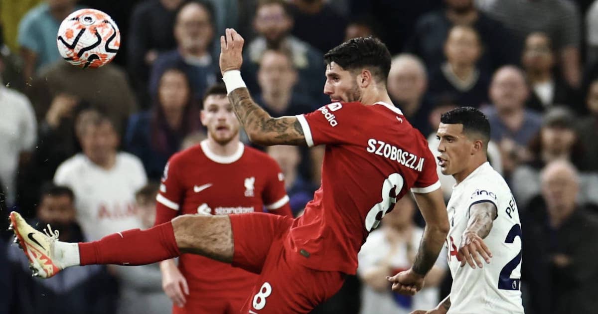 سوبوزلاي في مباراة ليفربول وتوتنهام بالدوري الإنجليزي